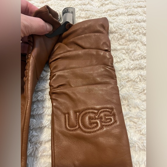 UGG Leather Scrunched Logo Gloves NWT (M) - Picture 2 of 10